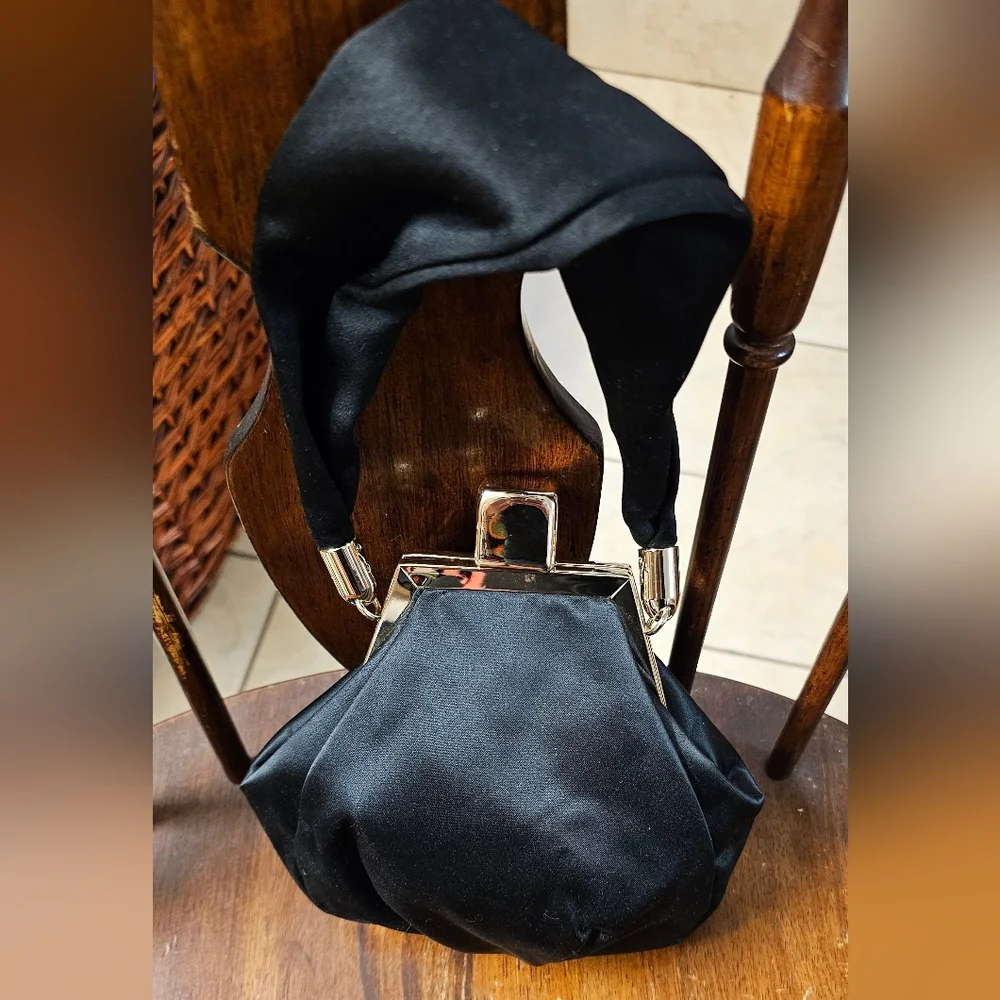 Gorgeous Black Satin Evening Handbag with Goldtone Turnlock closure EUC - Picture 3 of 8